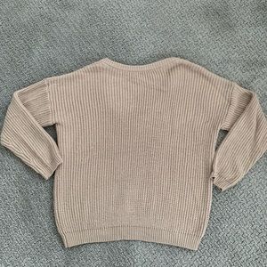 Lulu’s taupe v neck/back sweater